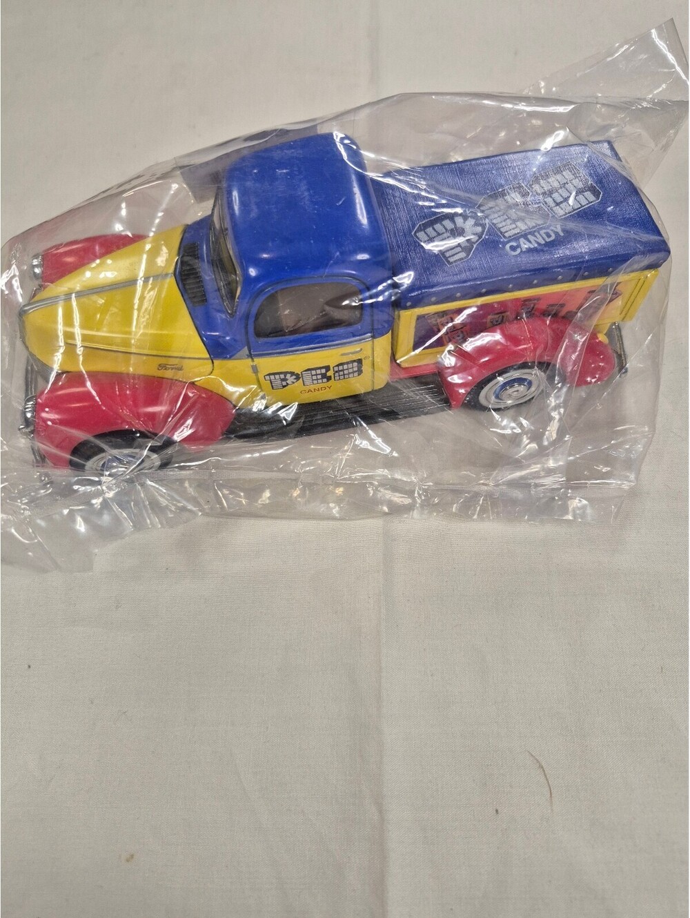 Vintage PEZ Candy Golden Wheel 1940 Ford Pickup Truck Diecast 1:24 New Bagged
